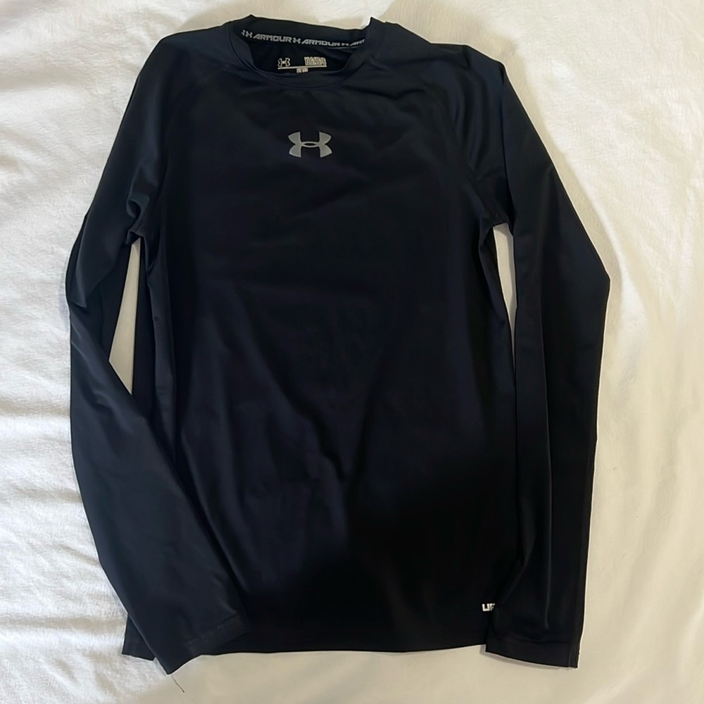 Kids Under Armour size large Heat Gear long sleeve shirt.